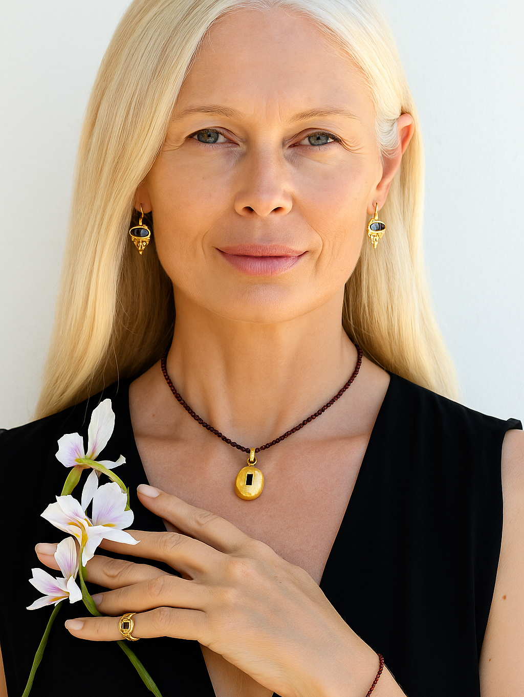 Collar RELICARIO Granates